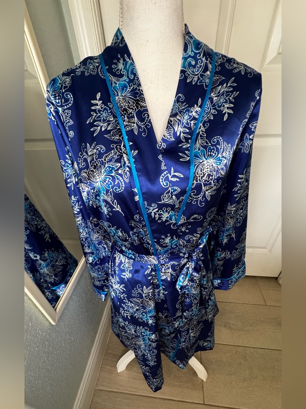 Morgan Taylor Intimates Satin Robe Chemise Set Blue Floral M